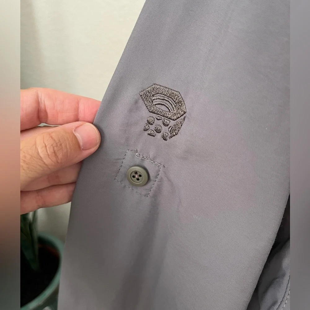 EUC Men's Mountain Hardware Gray shirt - Picture 13 of 16